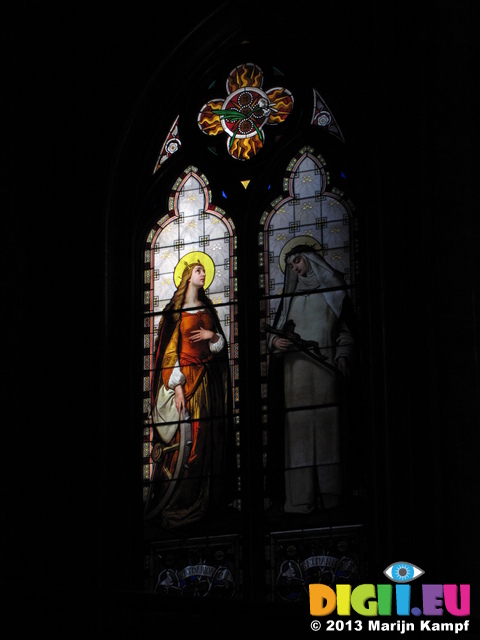 SX31799 Stained glass in Santa Maria sopra Minerva church